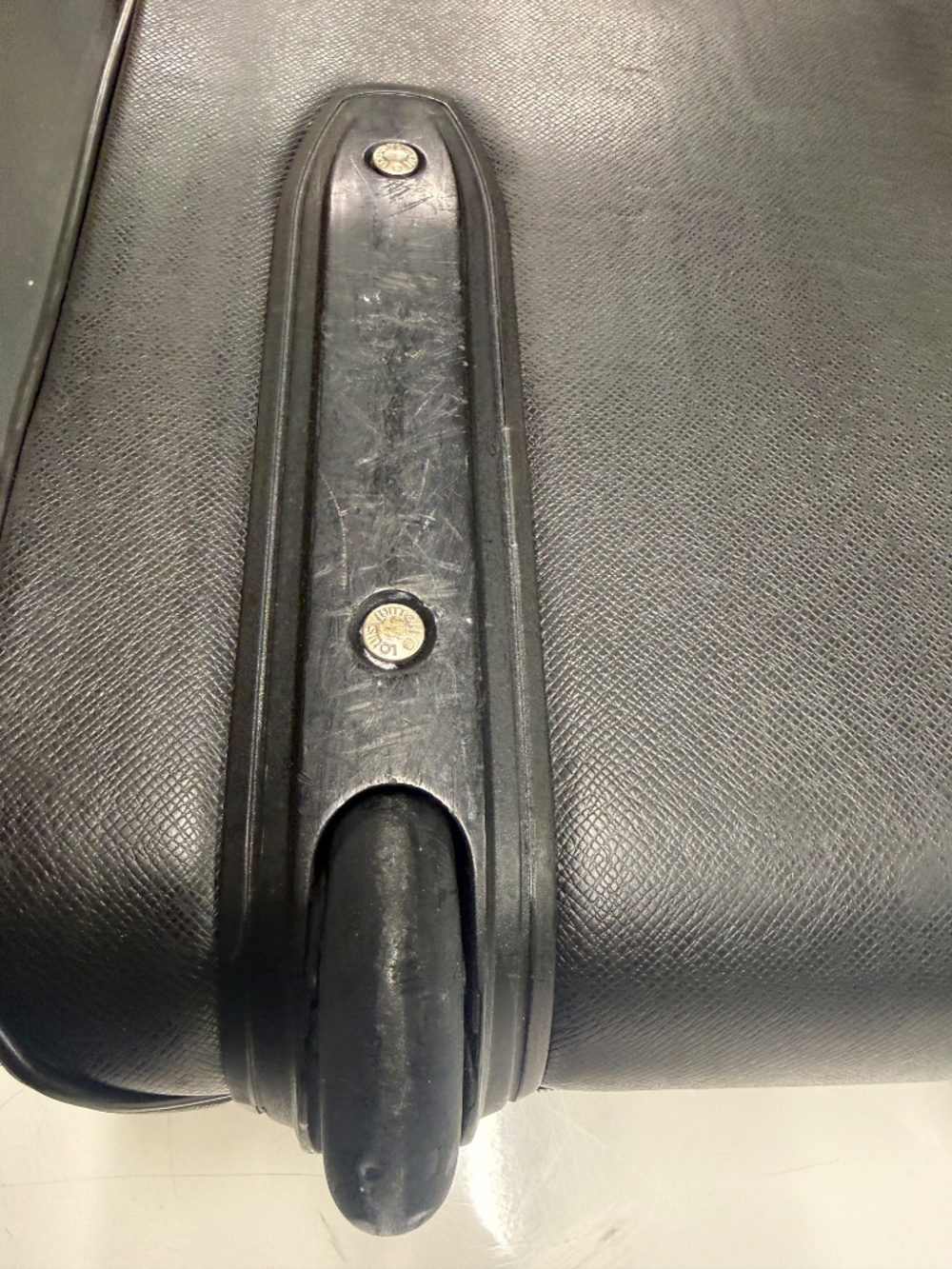 Louis Vuitton Taiga Pegase 55 - Picture 11 of 16